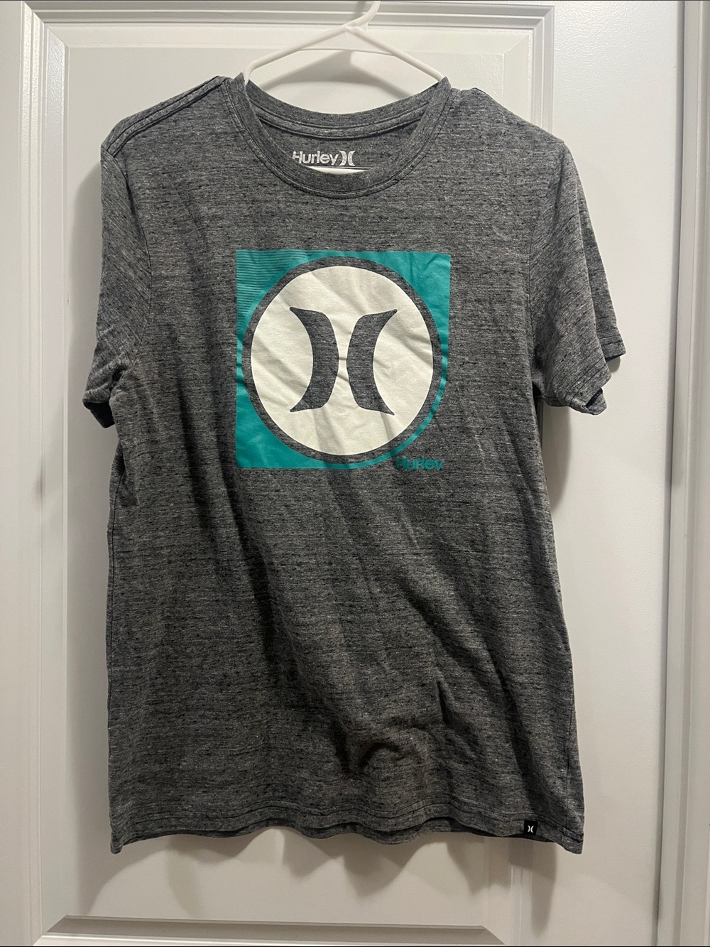 Hurley Men’s Gray Short-Sleeve Tee with Teal Logo medium Premium Fit